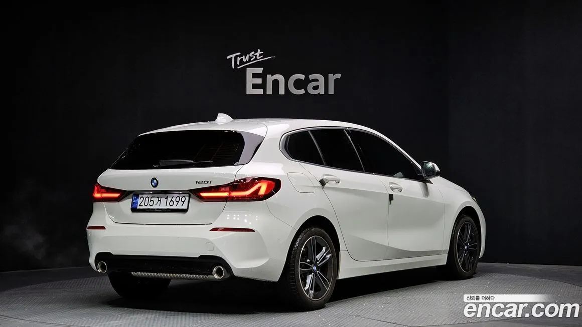BMW 1-Series 2024 из KR, фото 2