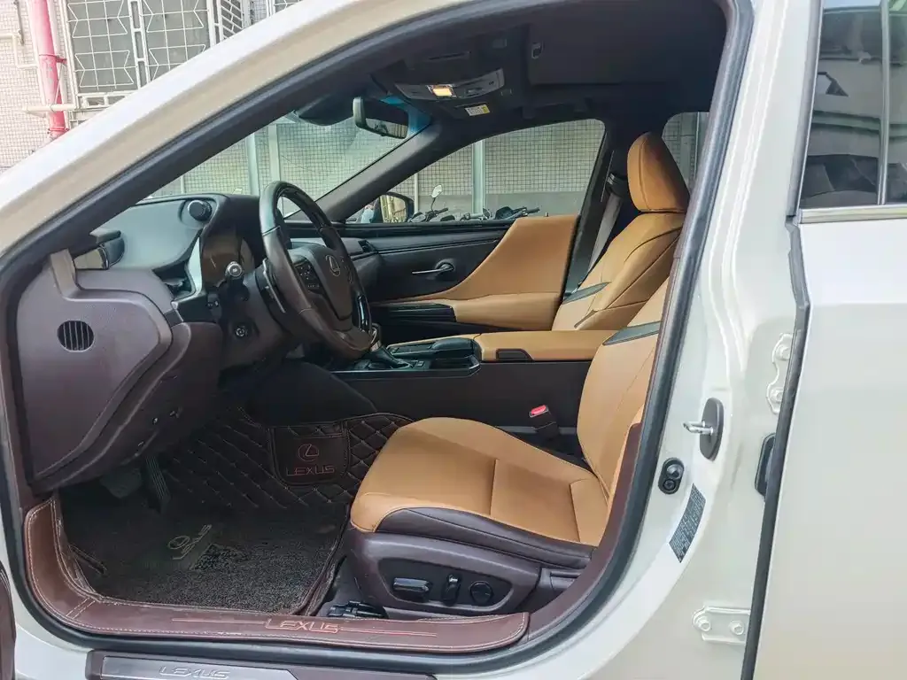 Lexus ES 2021 из CN, фото 7