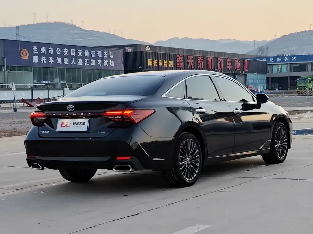 Toyota Avalon 2022 из CN, фото 5
