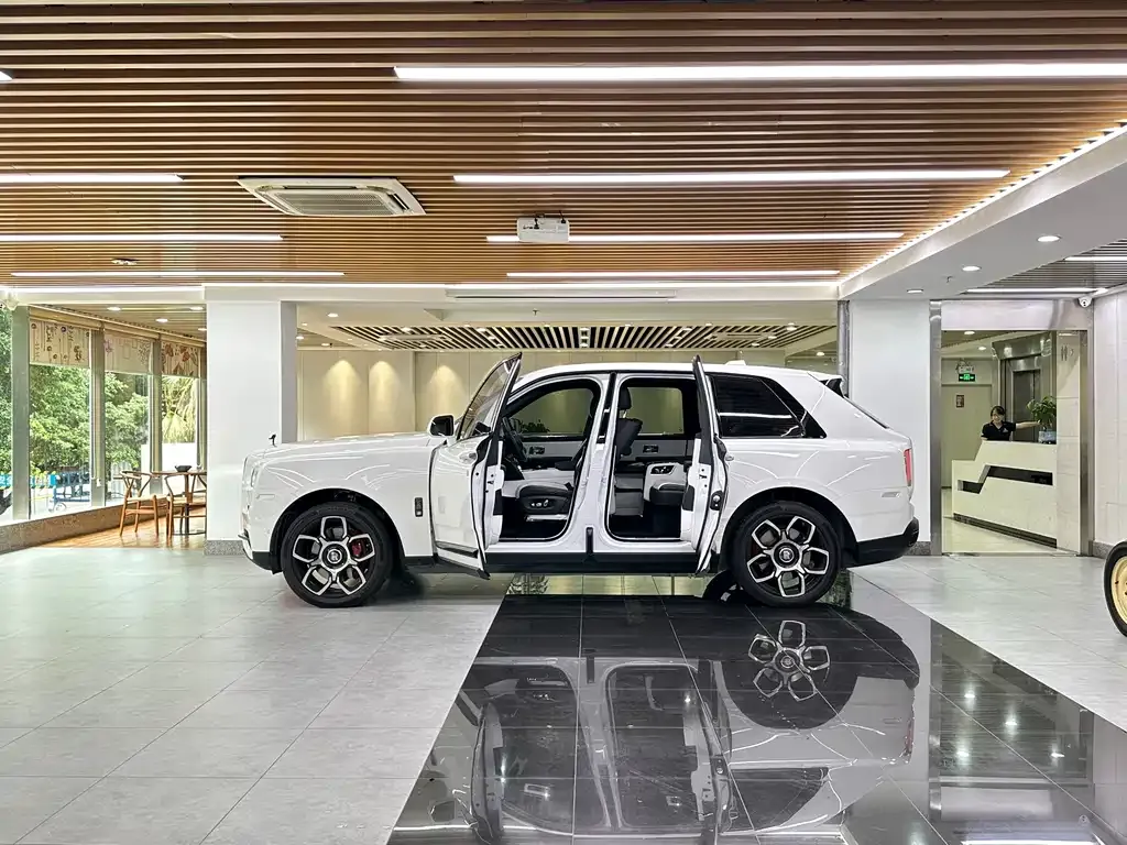 Rolls-Royce Cullinan 2023 из CN, фото 7