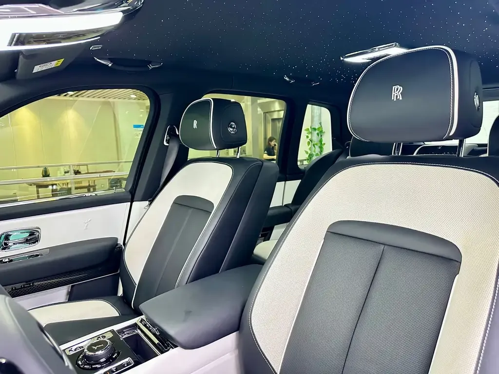 Rolls-Royce Cullinan 2023 из CN, фото 8