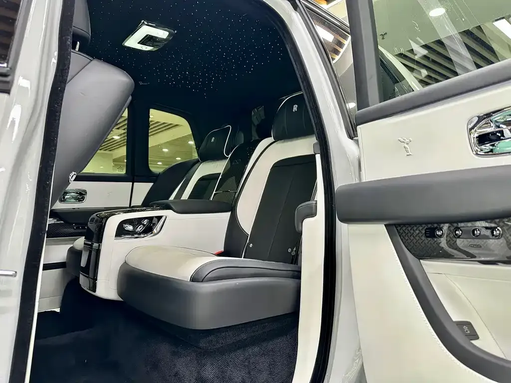 Rolls-Royce Cullinan 2023 из CN, фото 6