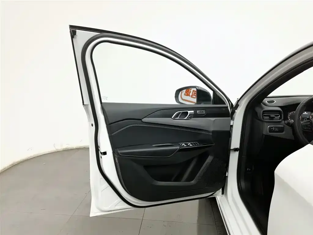 Lynk & Co 02 Hatchback 2023 из CN, фото 8
