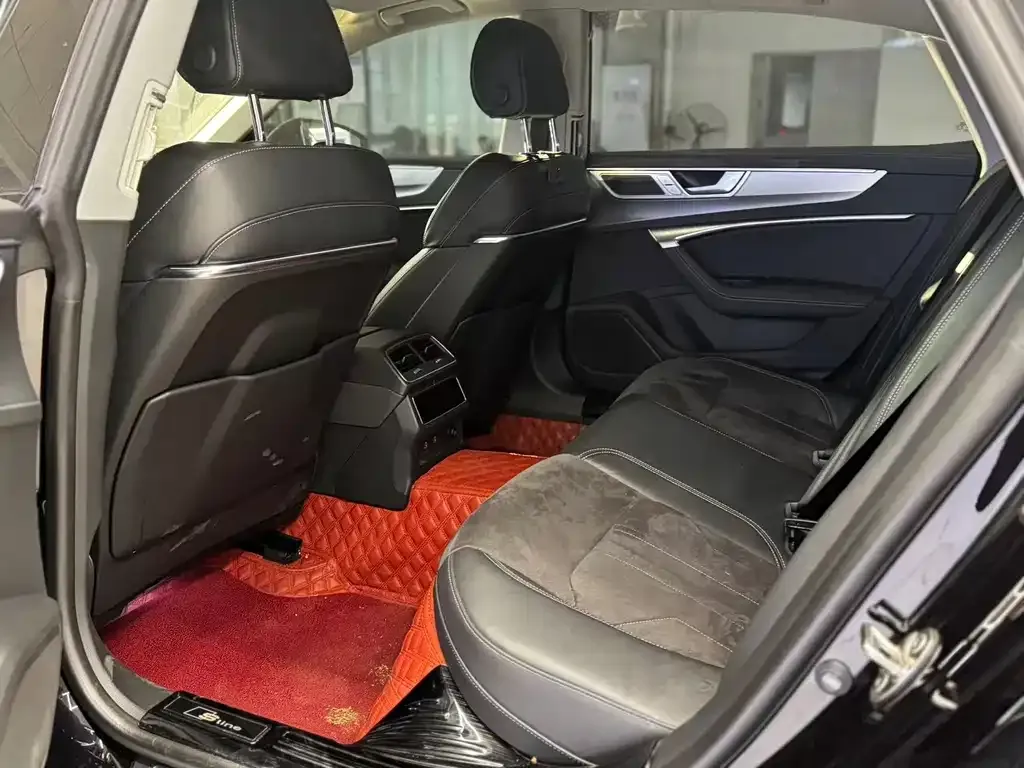 Audi A7L 2024 из CN, фото 6