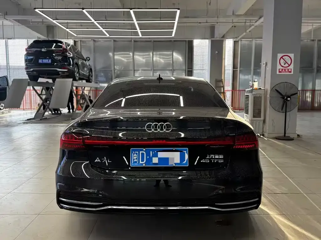 Audi A7L 2024 из CN, фото 8