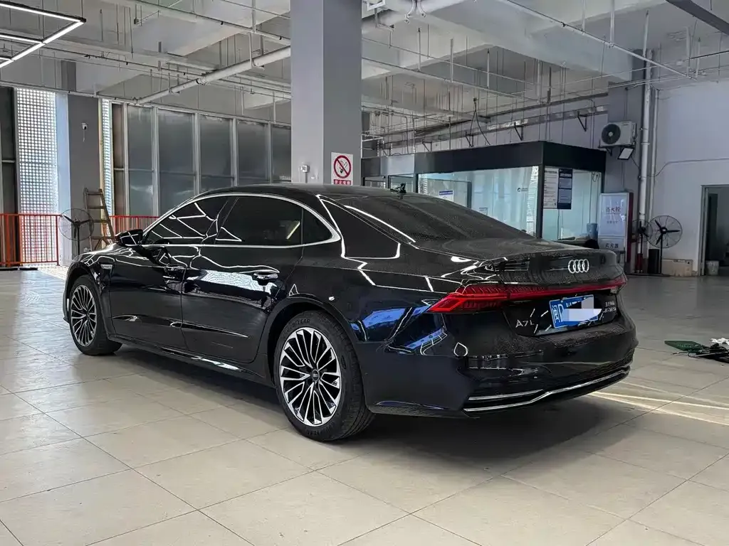 Audi A7L 2024 из CN, фото 5