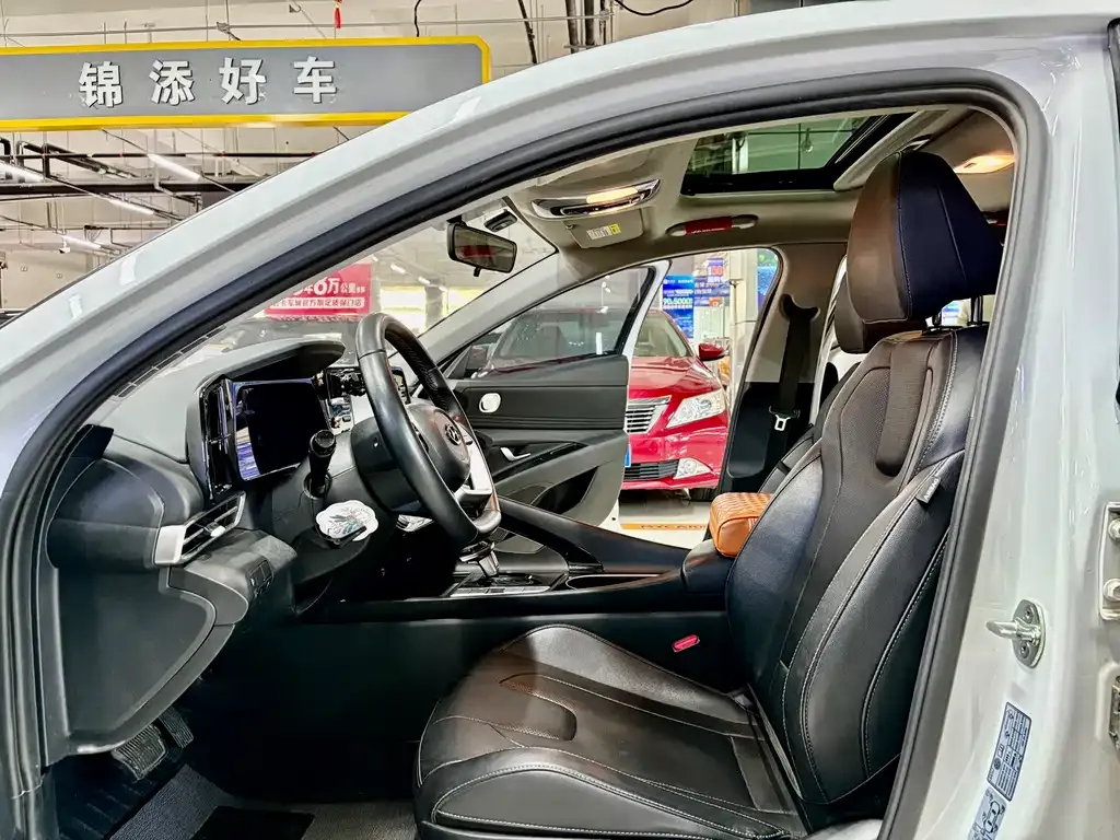 Hyundai Elantra 2023 из CN, фото 9