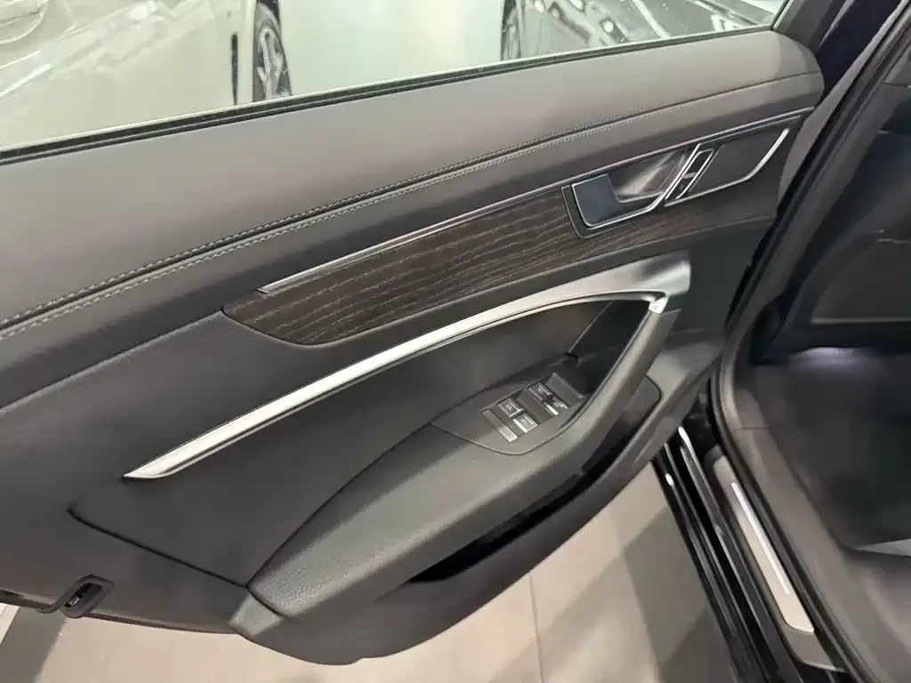 Audi A6L 2025 из CN, фото 4