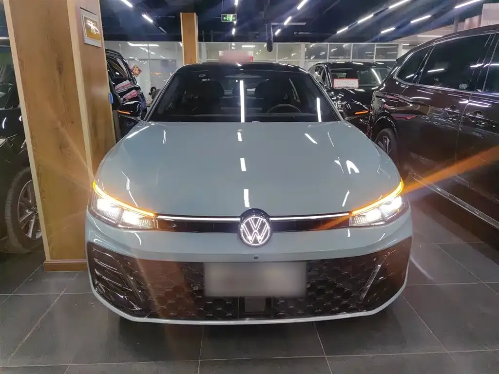 Volkswagen Passat 2024 из CN, фото 2
