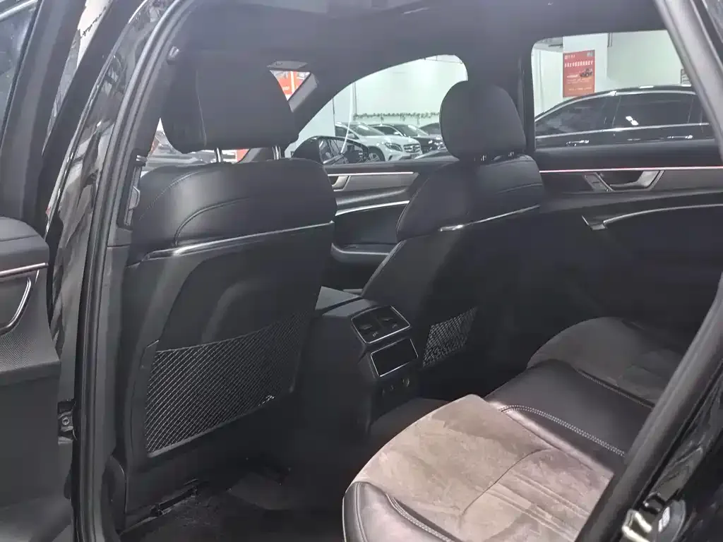 Audi A6L 2023 из CN, фото 2