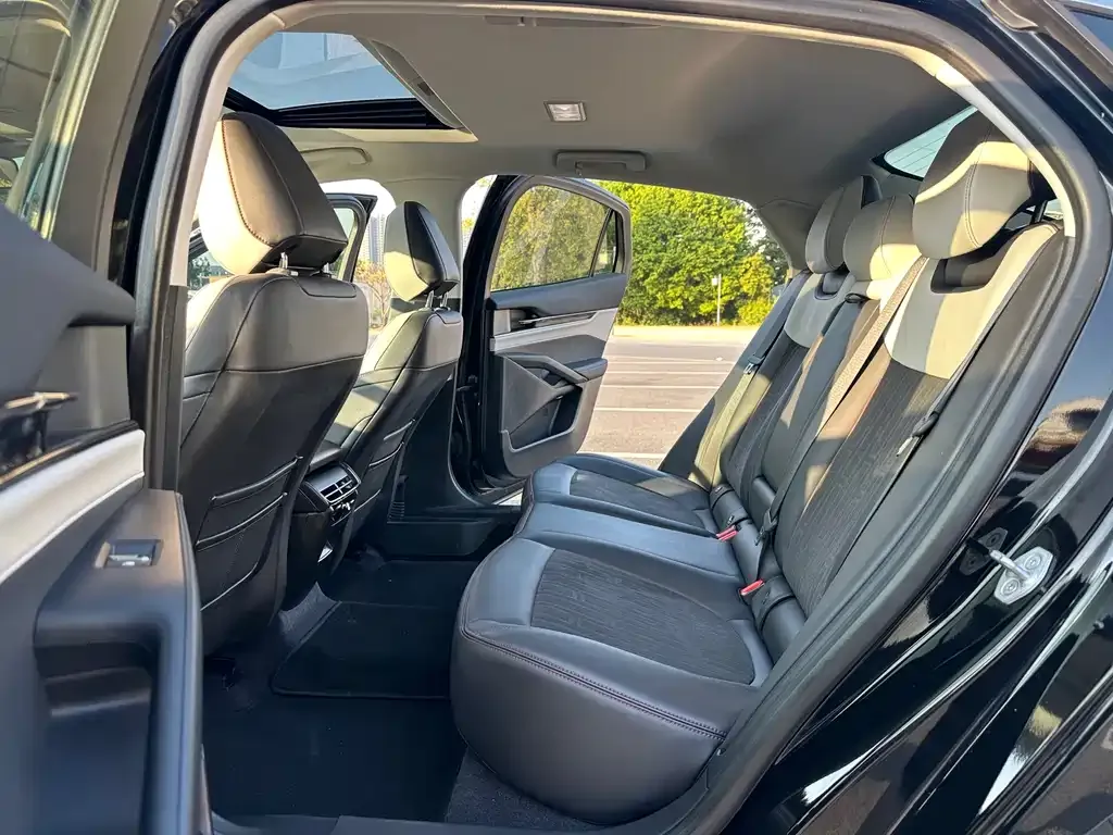 Ford Mondeo 2023 из CN, фото 2