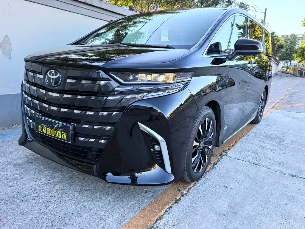 Toyota Alphard 2023 из CN, фото 1