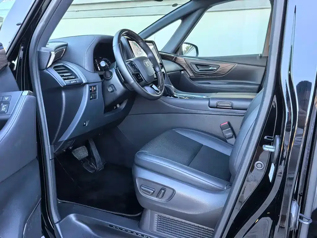 Toyota Alphard 2023 из CN, фото 7