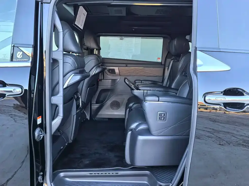 Toyota Alphard 2023 из CN, фото 9