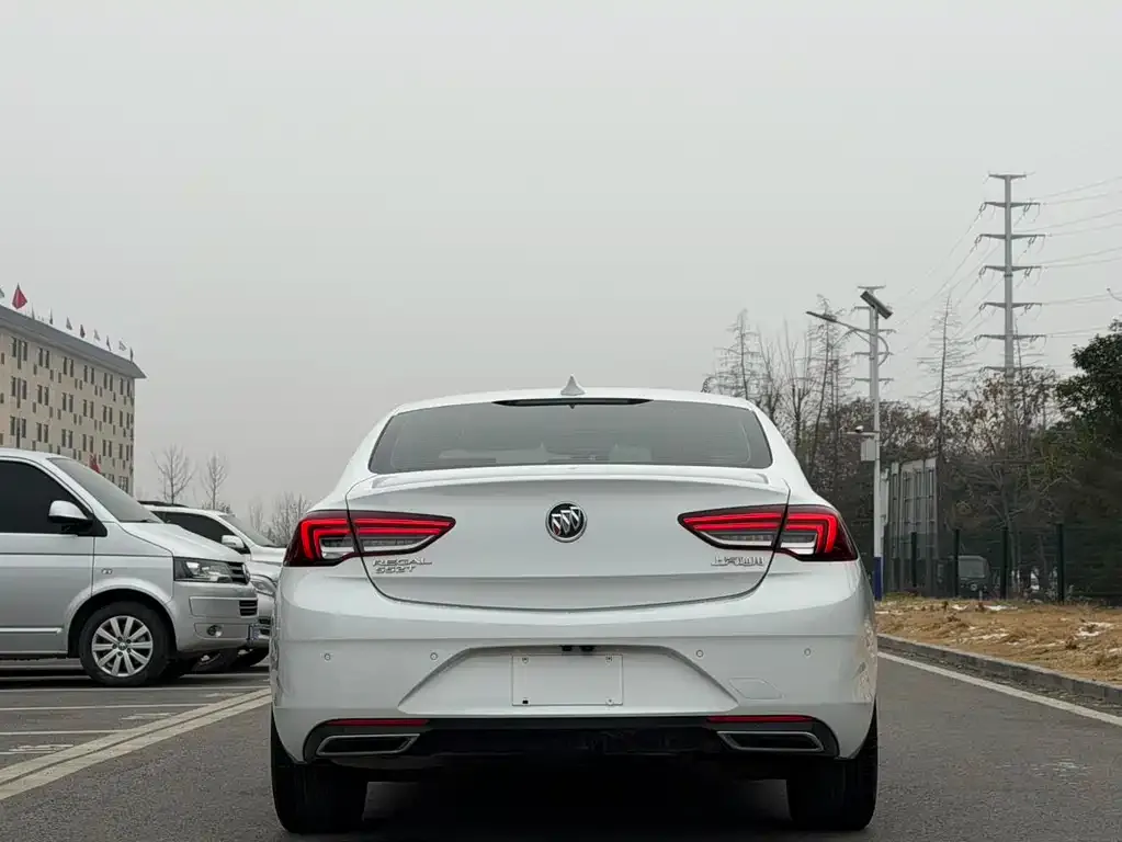 Buick Regal 2022 из CN, фото 2