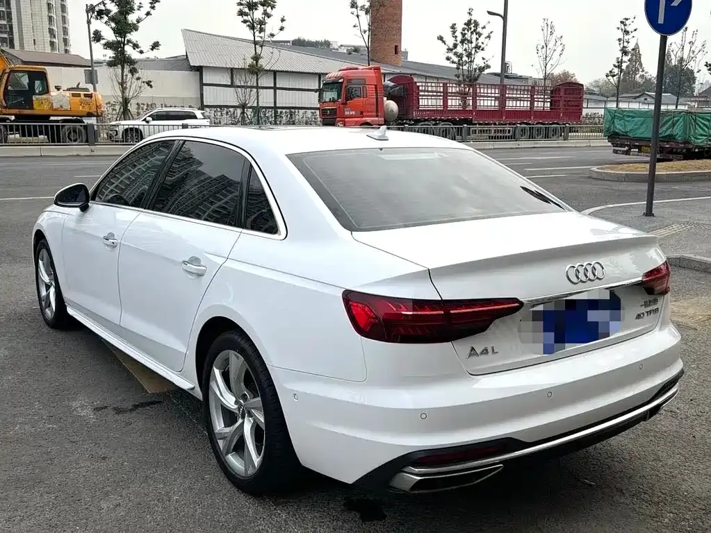 Audi A4L 2021 из CN, фото 8