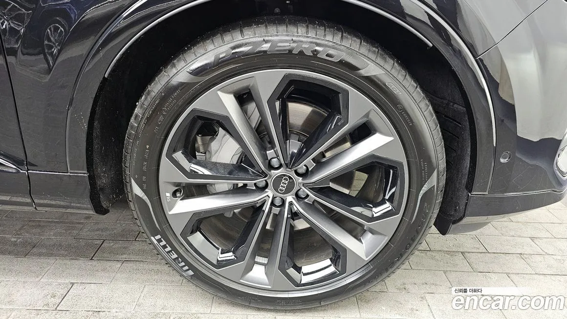 Audi Q7 2025 из KR, фото 7