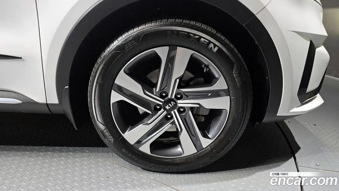 Kia Sorento — фото 8