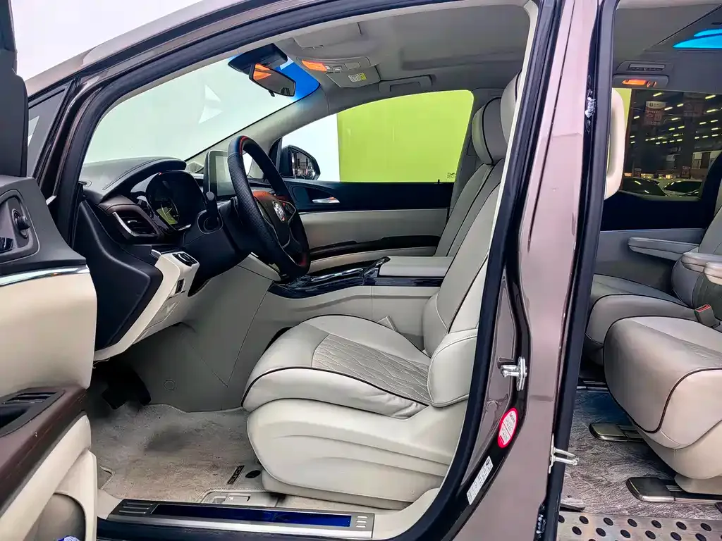 Buick GL8 2023 из CN, фото 3