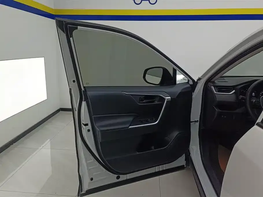 Toyota RAV4 2022 из CN, фото 10