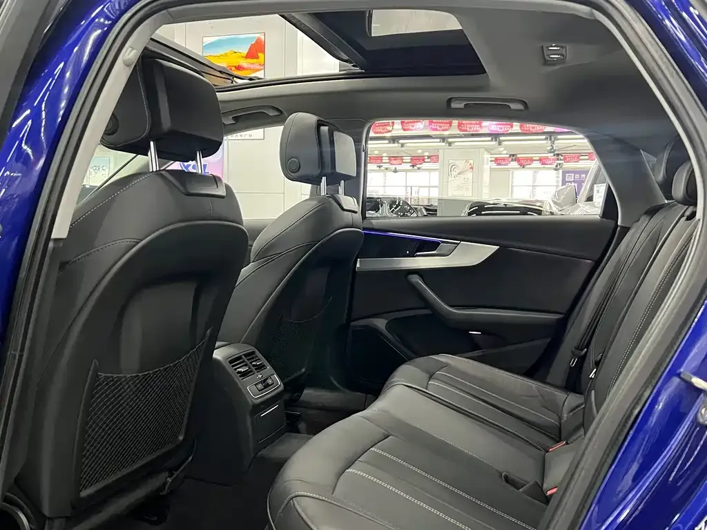 Audi A4L 2021 из CN, фото 8