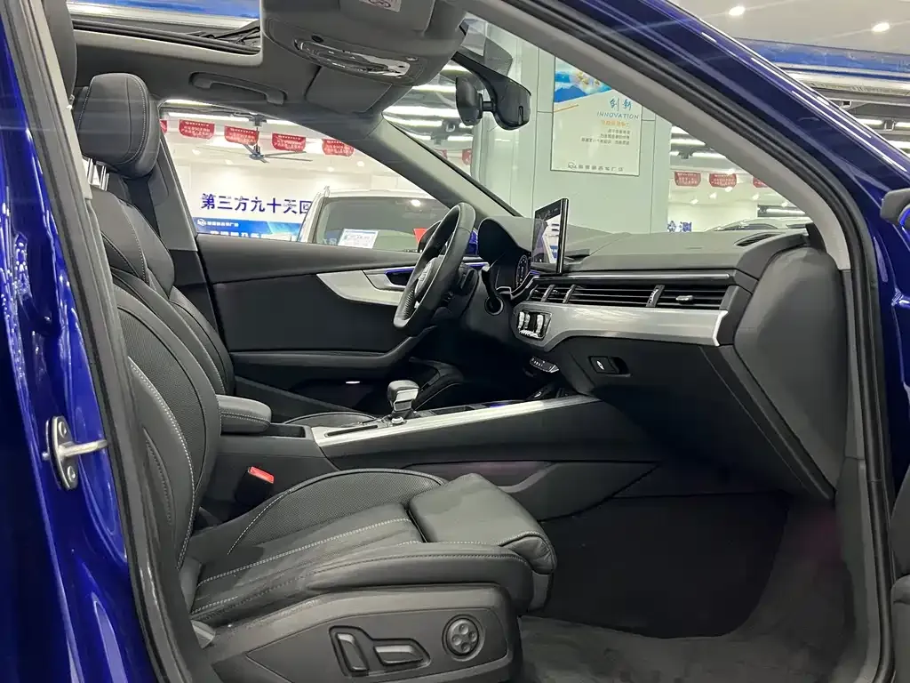 Audi A4L 2021 из CN, фото 2