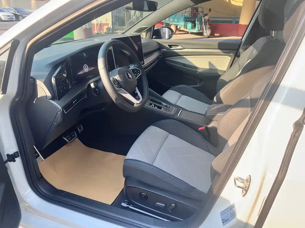 Volkswagen Golf 2025 из CN, фото 3