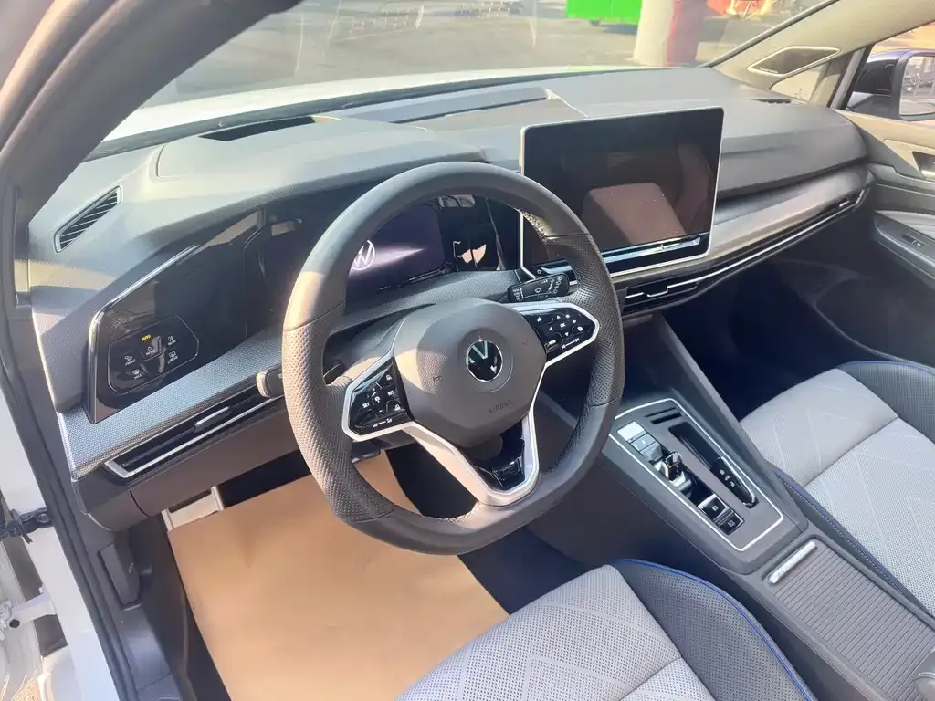 Volkswagen Golf 2025 из CN, фото 6