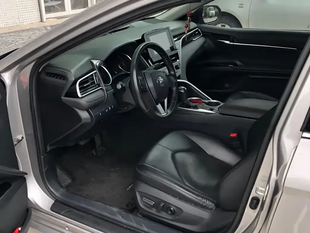 Toyota Camry 2023 из CN, фото 2