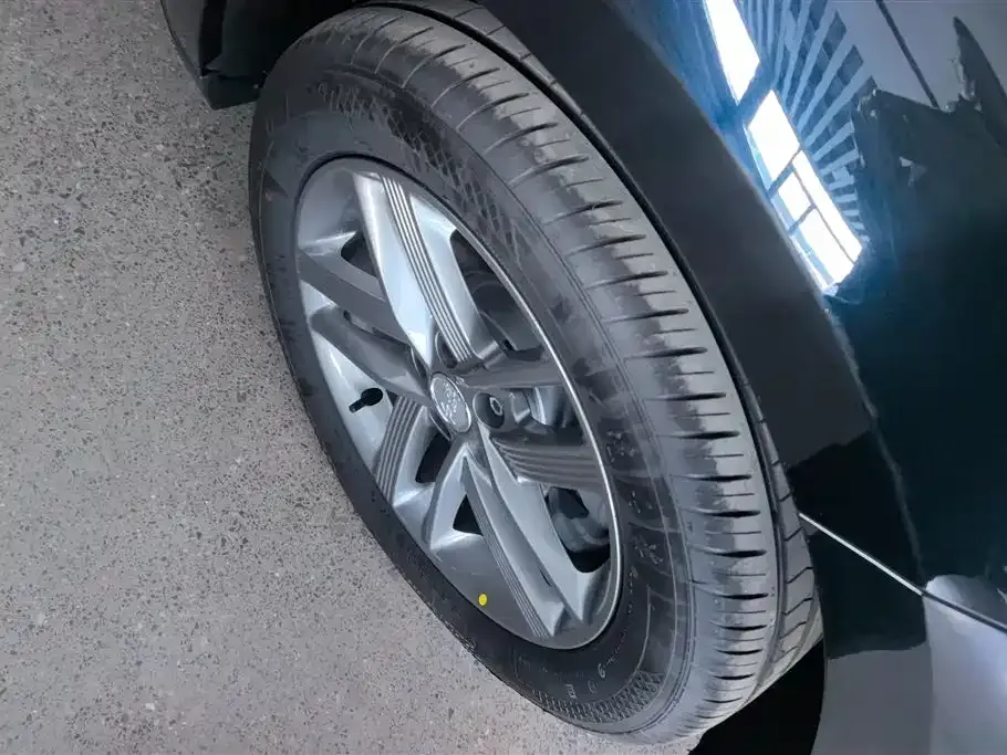 Hongqi E-QM5 2025 из CN, фото 10