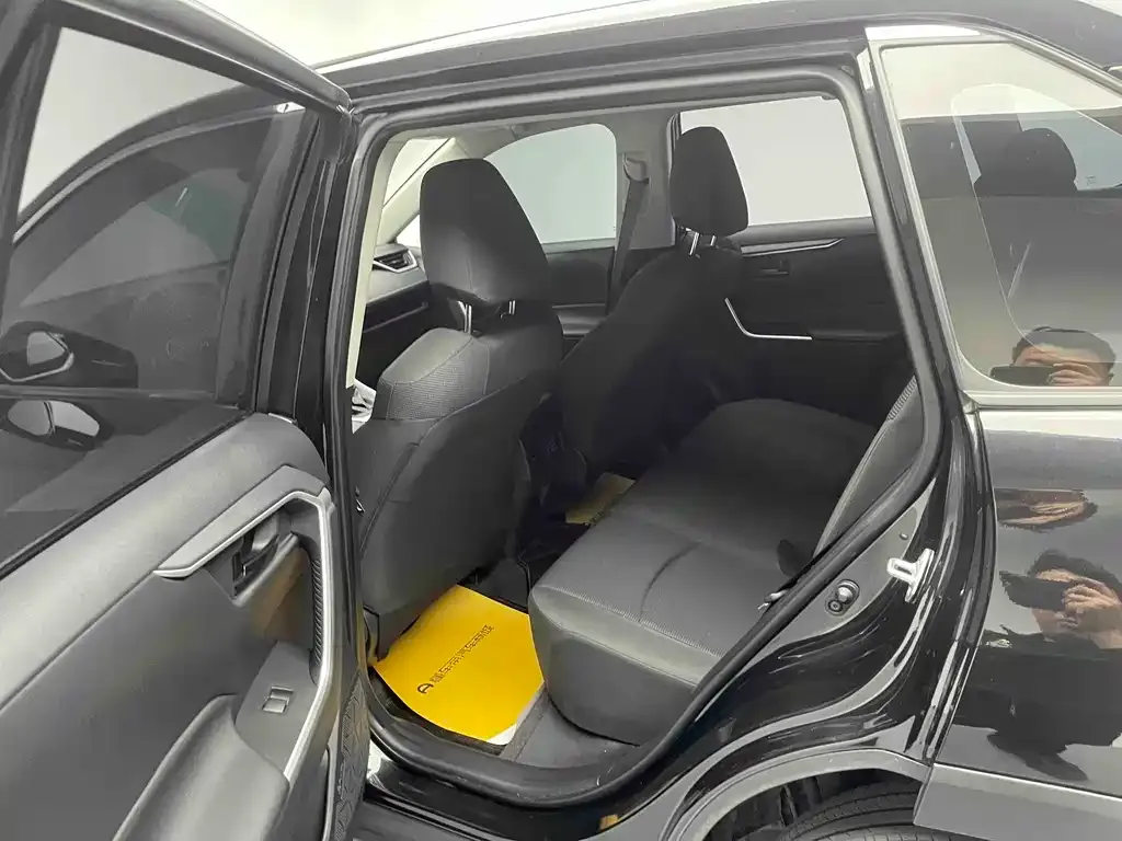 Toyota RAV4 2023 из CN, фото 10