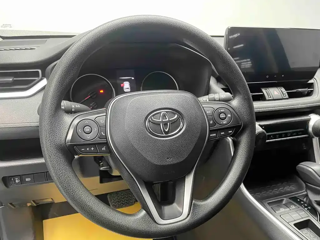 Toyota RAV4 2023 из CN, фото 3