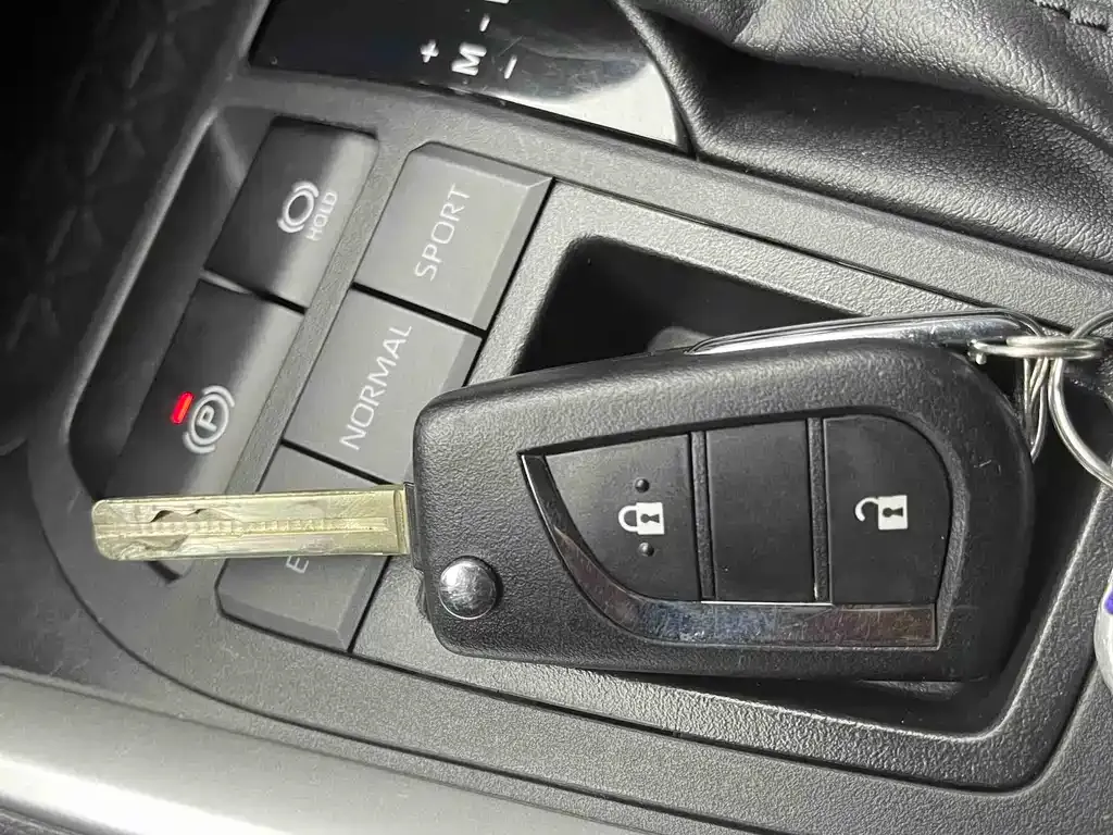 Toyota RAV4 2023 из CN, фото 4