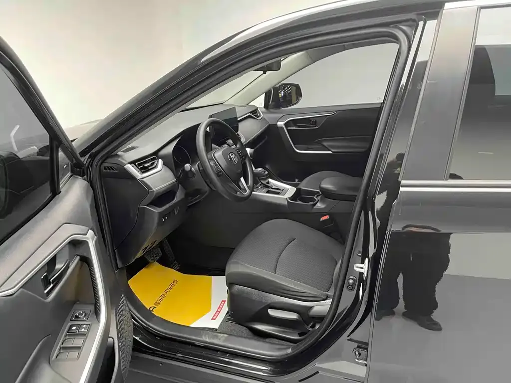 Toyota RAV4 2023 из CN, фото 5