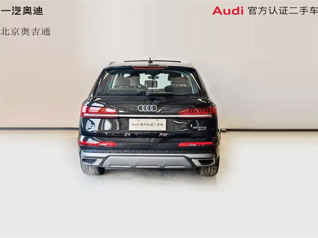 Audi Q7 2024 из CN, фото 2