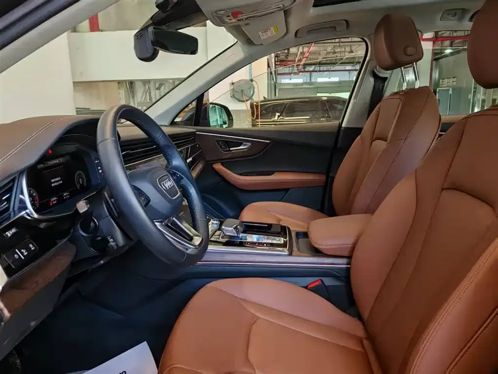 Audi Q7 2024 из CN, фото 5