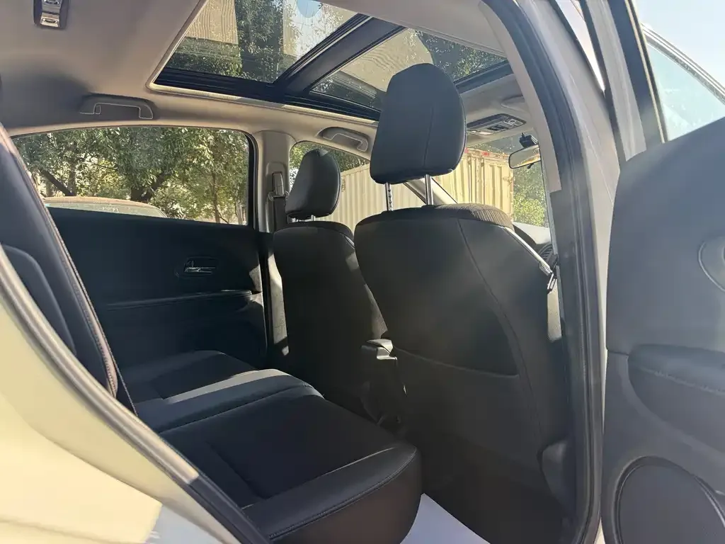 Honda Vezel 2022 из CN, фото 10