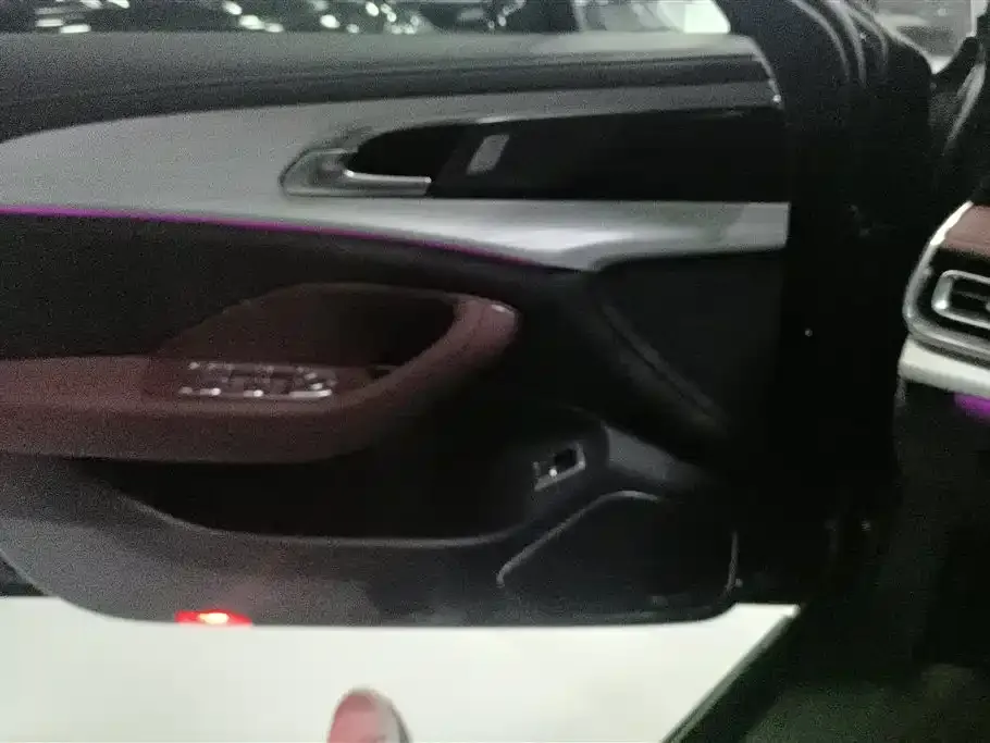 Hongqi H5 PHEV 2025 из CN, фото 10