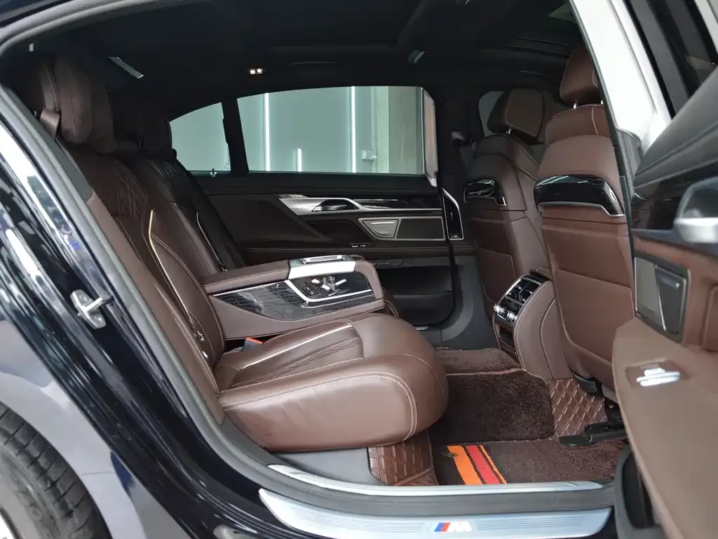 BMW 7 Series 2022 из CN, фото 8
