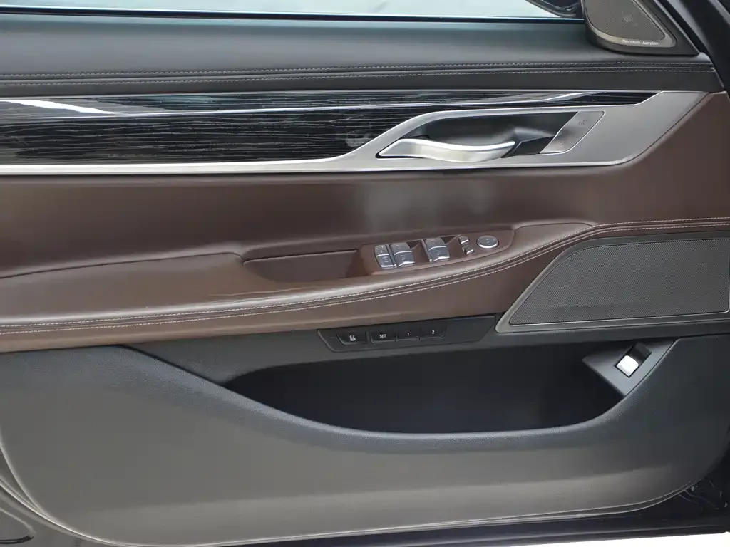 BMW 7 Series 2022 из CN, фото 9