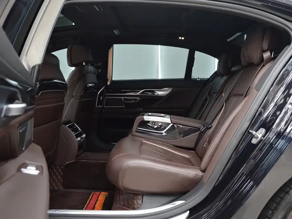 BMW 7 Series 2022 из CN, фото 2