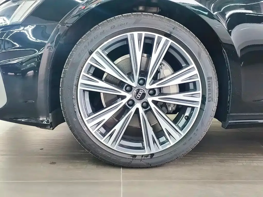 Audi A6L 2023 из CN, фото 2