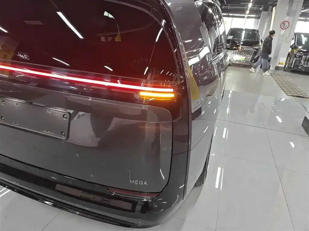Li Auto MEGA — фото 6