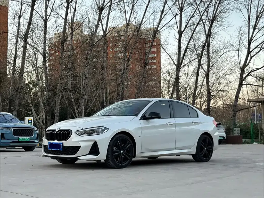 BMW 1 Series 2023 из CN, фото 1