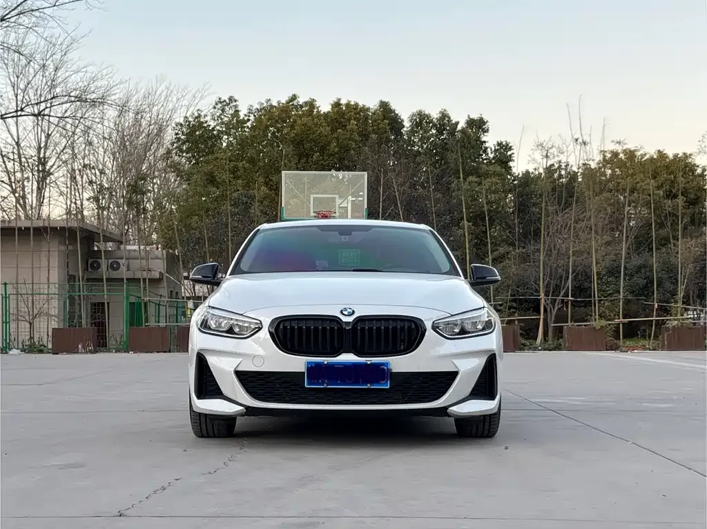 BMW 1 Series 2023 из CN, фото 3