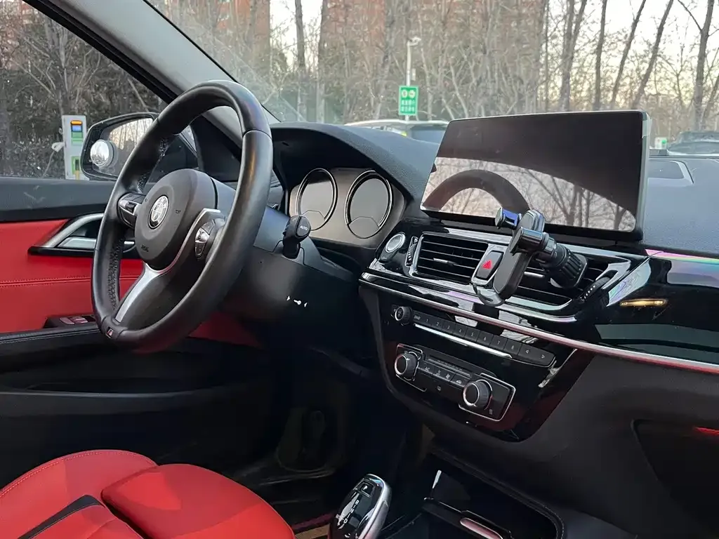 BMW 1 Series 2023 из CN, фото 8