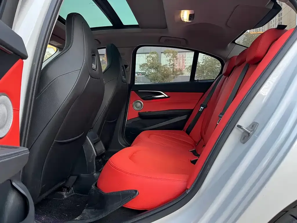 BMW 1 Series 2023 из CN, фото 2