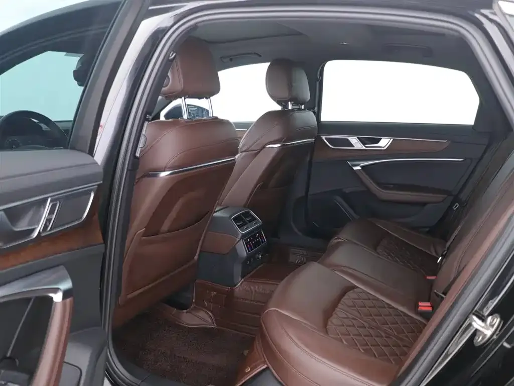 Audi A6L 2024 из CN, фото 9