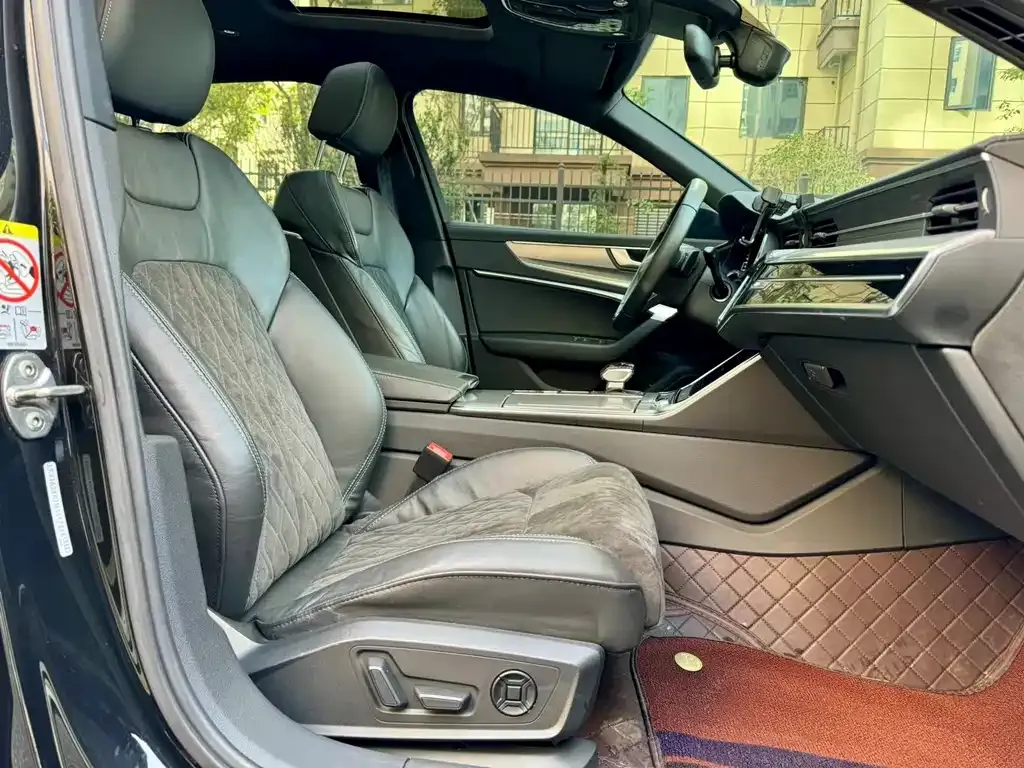 Audi A6L 2022 из CN, фото 4