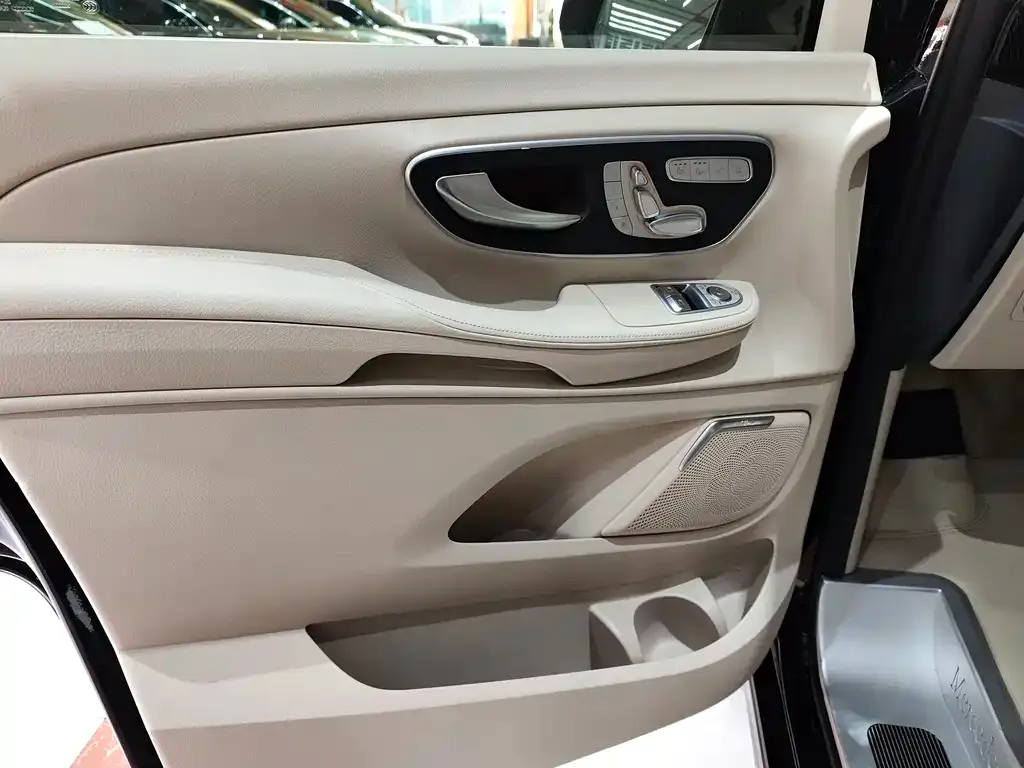Mercedes-Benz V-Class 2024 из CN, фото 4